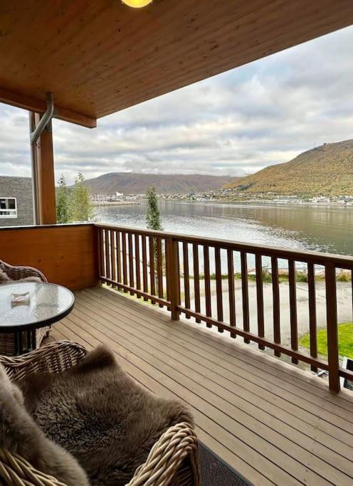 Leilighet Ved Havet Med Utsikt Over Tromsoysundet. Dış mekan fotoğraf
